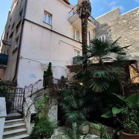 Queen Ernesta Vi. Rovinj